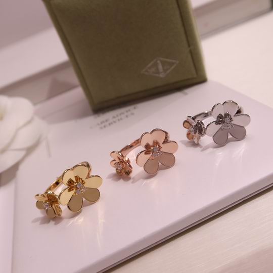 Van Cleef & Arpels ring 04lyh09